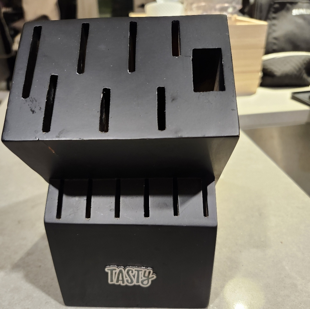 Tasty Knife Block